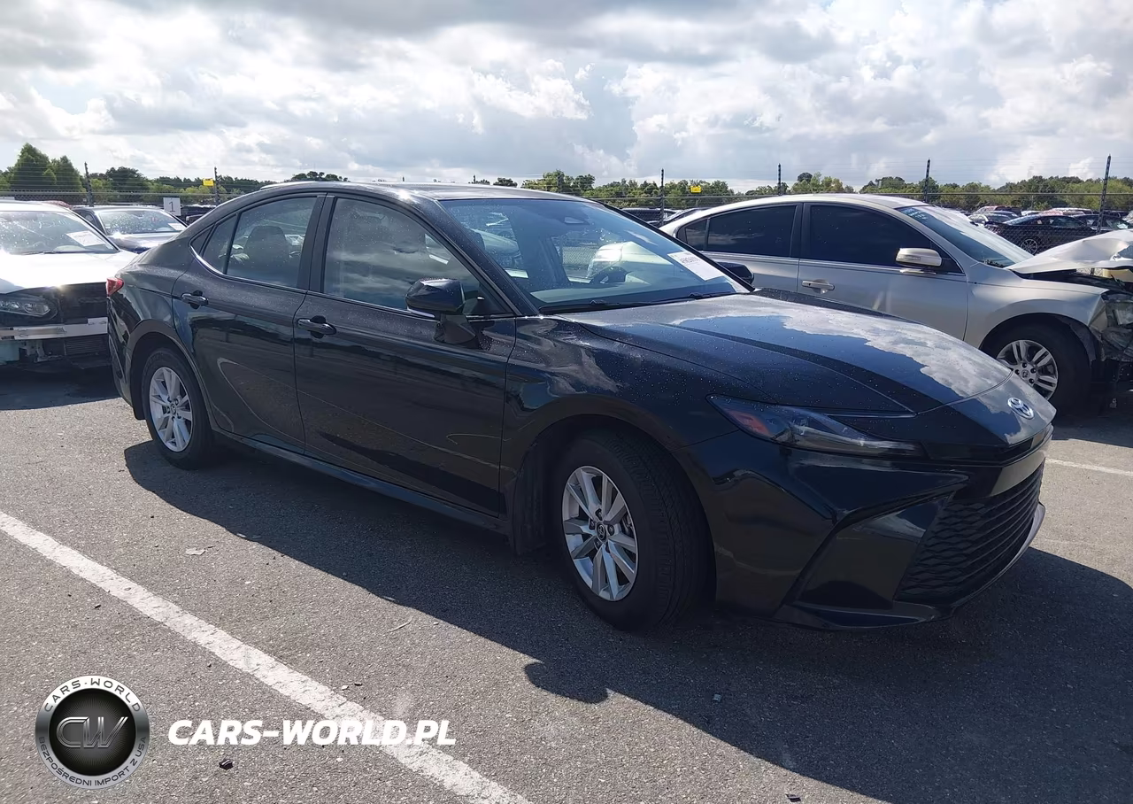 2025 Toyota Camry Le – zdjęcie 1 z 11