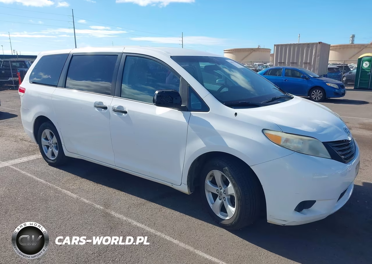 2012 Toyota Sienna Le 8 Passenger