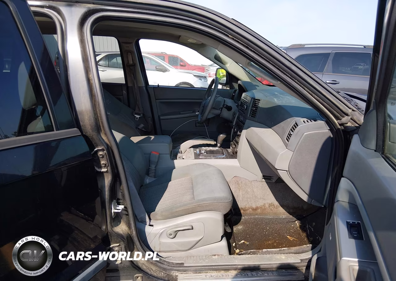 2007 Jeep Grand Cherokee Laredo VIN:1J8HR48P37C693763 - 5