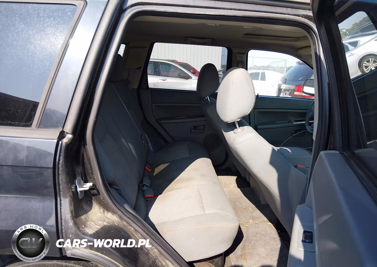 2007 Jeep Grand Cherokee Laredo VIN:1J8HR48P37C693763 - 8