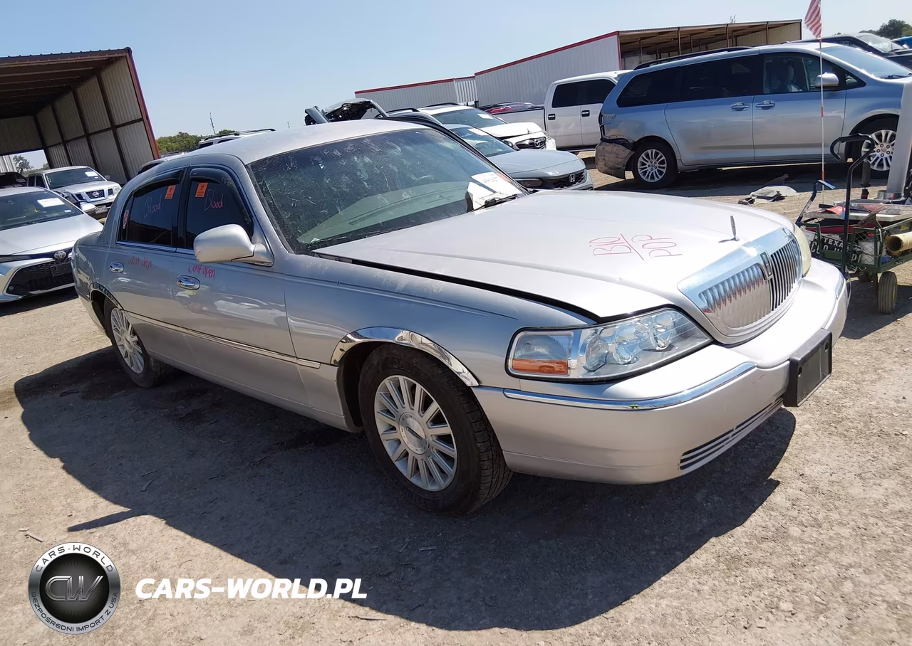 2004 Lincoln Town Car Signature
