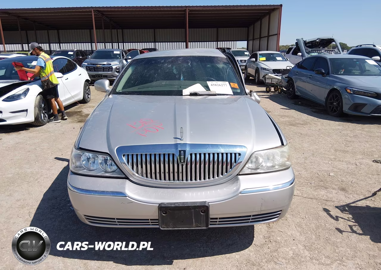 2004 Lincoln Town Car Signature VIN:1LNHM81W54Y617776 - 12