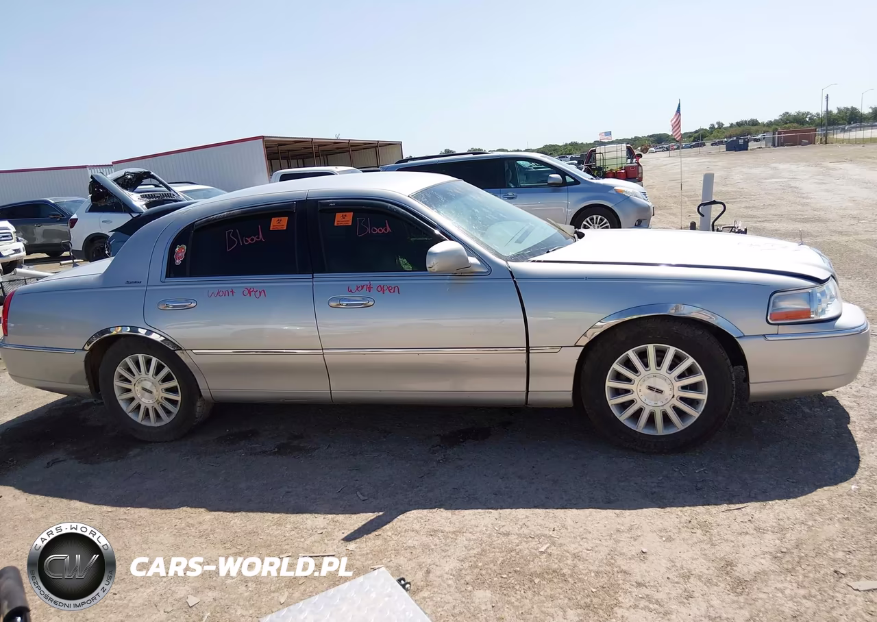 2004 Lincoln Town Car Signature VIN:1LNHM81W54Y617776 - 13