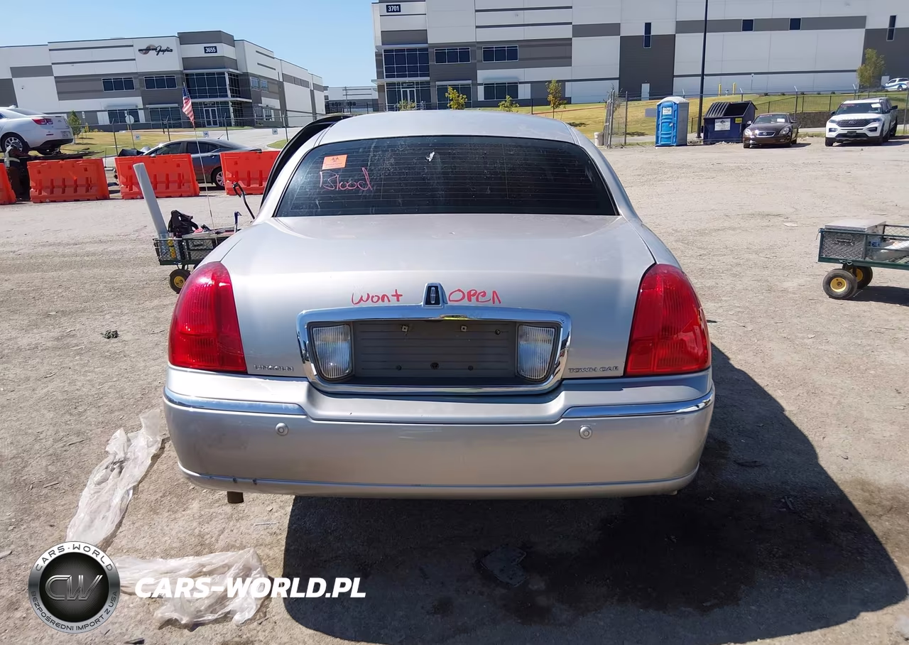 2004 Lincoln Town Car Signature VIN:1LNHM81W54Y617776 - 16