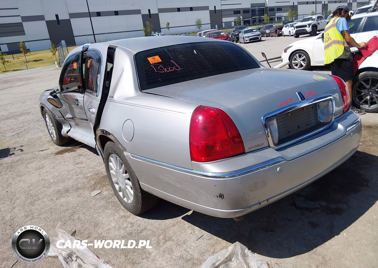 2004 Lincoln Town Car Signature VIN:1LNHM81W54Y617776 - 3