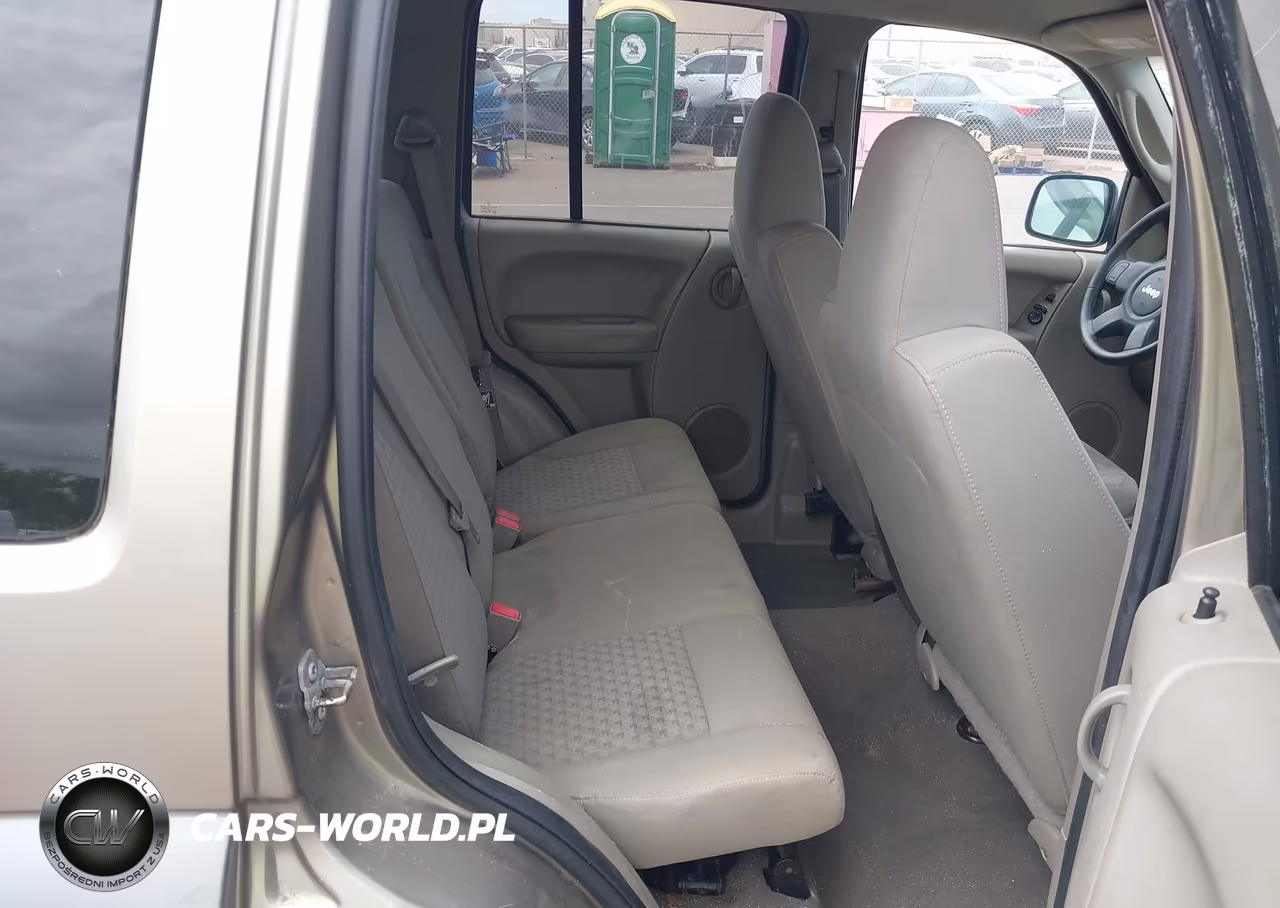 2007 Jeep Liberty Sport VIN:1J4GL48K27W693125 - 8