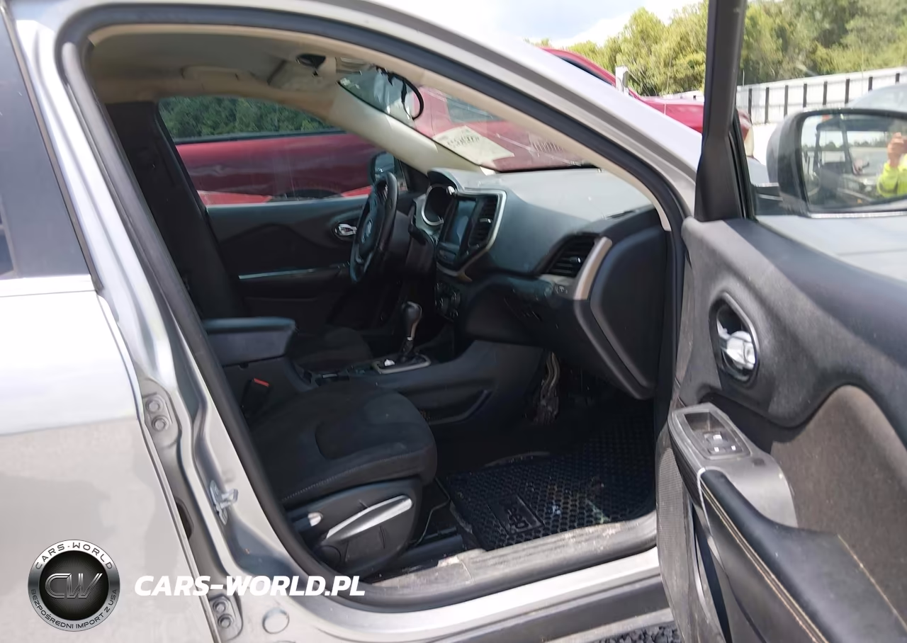 2016 Jeep Cherokee Latitude VIN:1C4PJLCB1GW264958 - 5