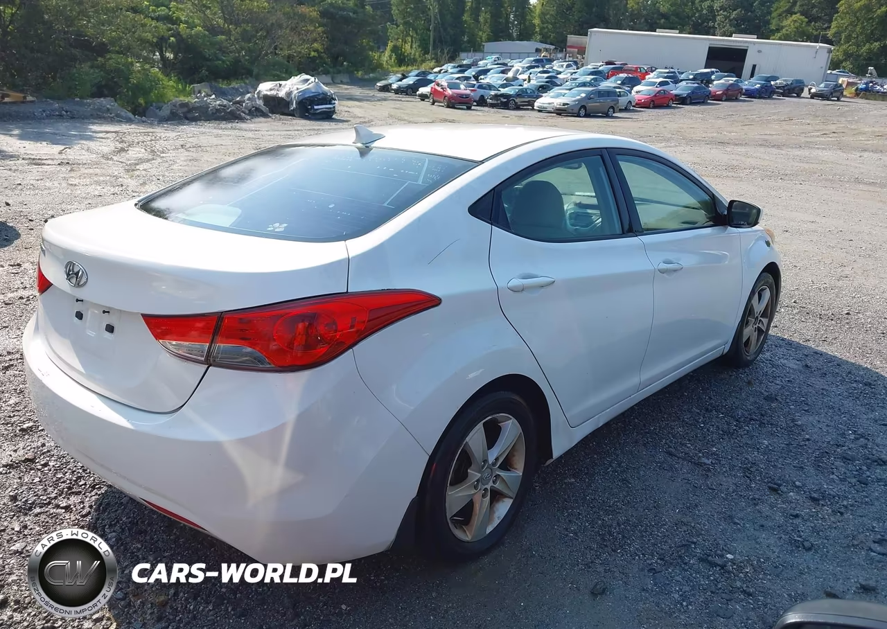 2012 Hyundai Elantra Gls VIN:5NPDH4AE5CH145635 - 4