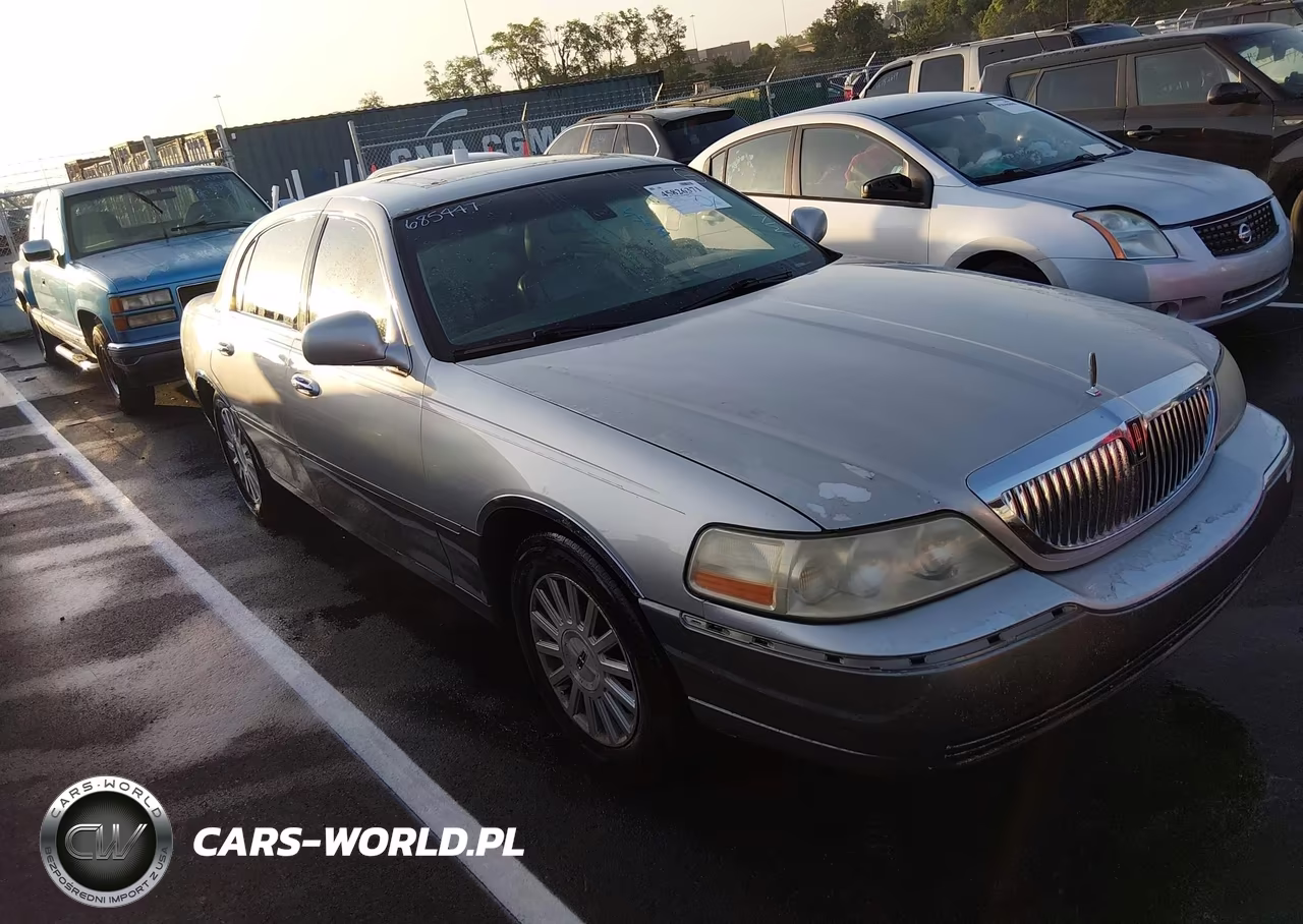 2003 Lincoln Town Car Signature