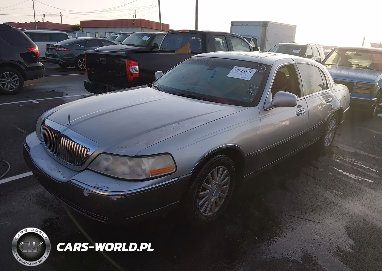 2003 Lincoln Town Car Signature VIN:1LNHM82W03Y685447 - 2