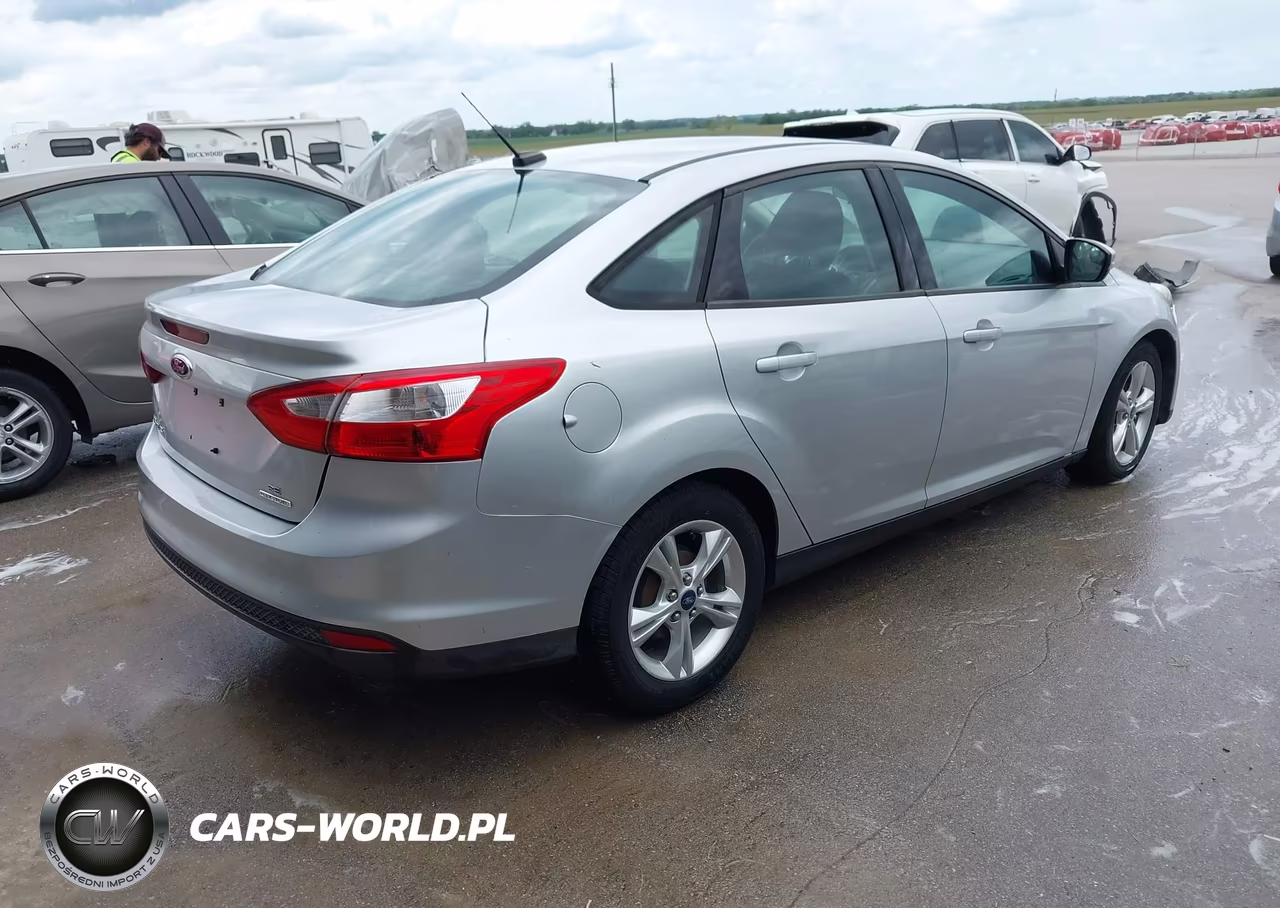 2014 Ford Focus Se VIN:1FADP3F25EL194771 - 4