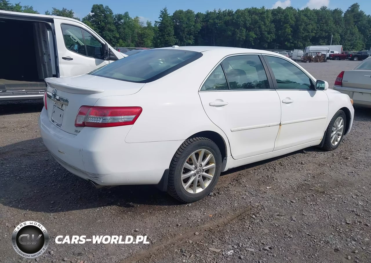 2010 Toyota Camry Xle VIN:4T1BF3EK9AU541928 - 4