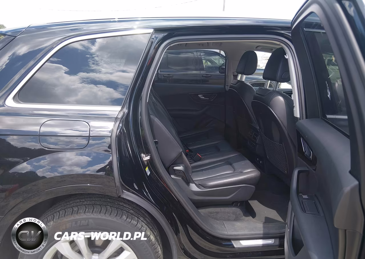 2018 Audi Q7 3.0T Premium VIN:WA1LAAF72JD020646 - 8