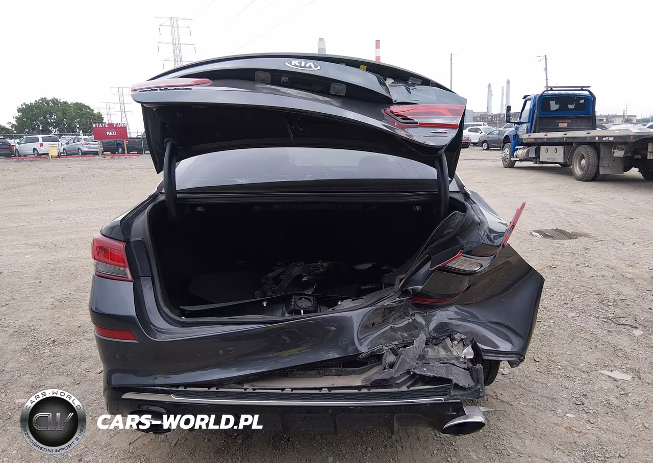 2019 Kia Optima S VIN:5XXGT4L38KG284255 - 17