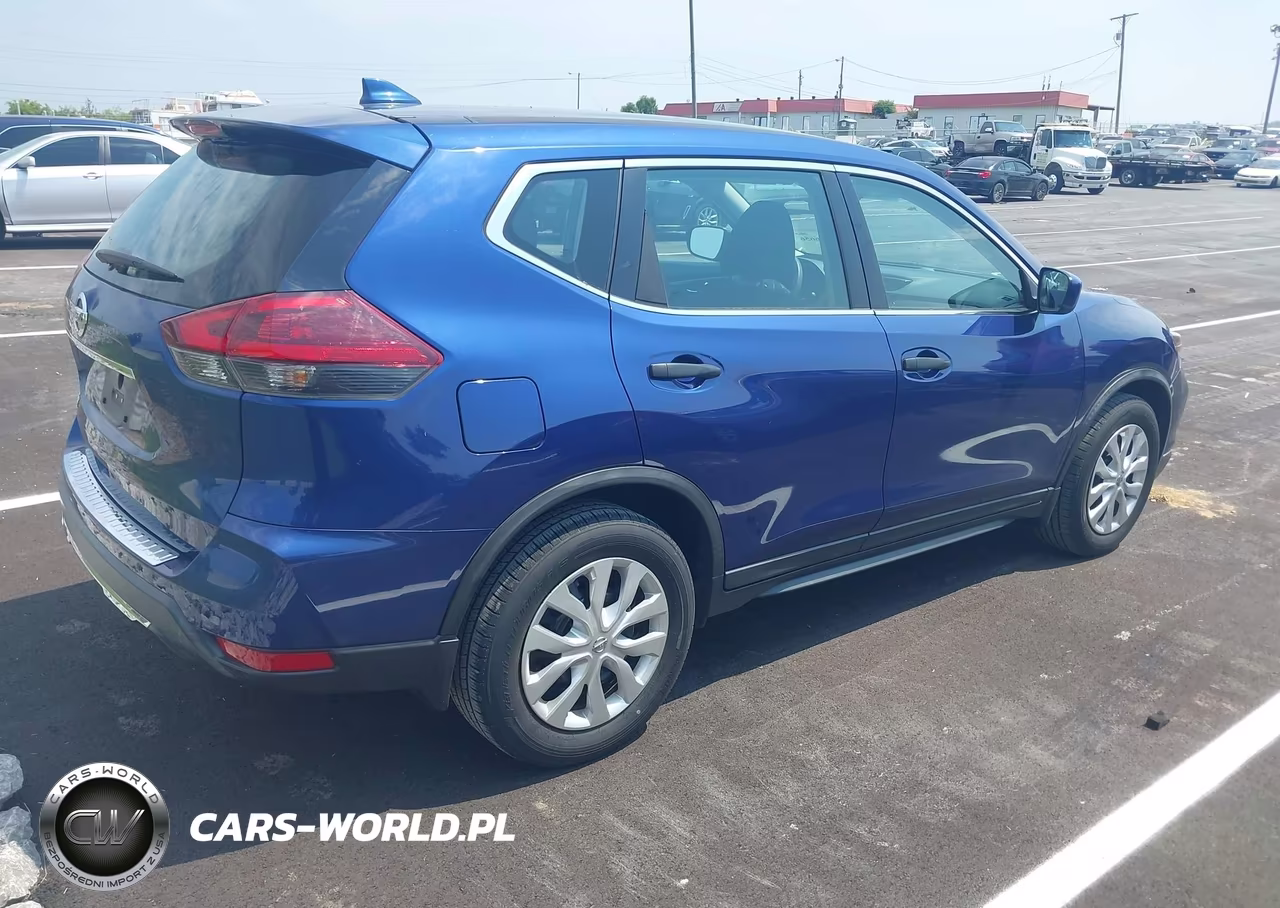 2018 Nissan Rogue S VIN:KNMAT2MT2JP581215 - 4
