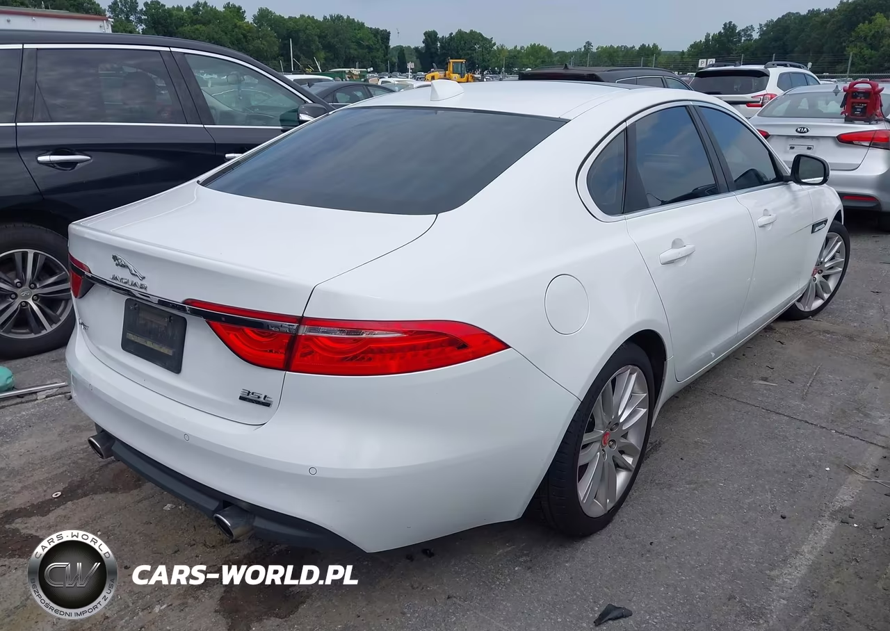 2017 Jaguar Xf 35T Prestige VIN:SAJBK4BV8HCY44575 - 4