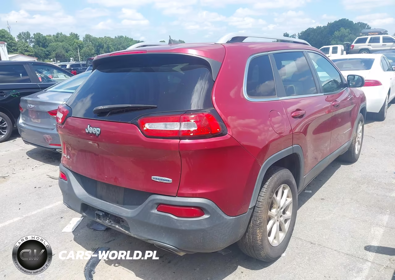 2015 Jeep Cherokee Latitude VIN:1C4PJMCS6FW773240 - 4
