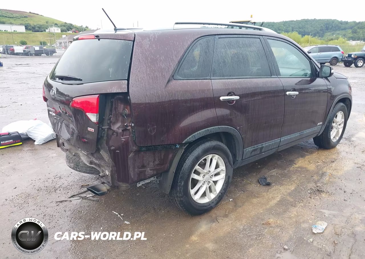 2015 Kia Sorento Lx VIN:5XYKTCA61FG571276 - 4