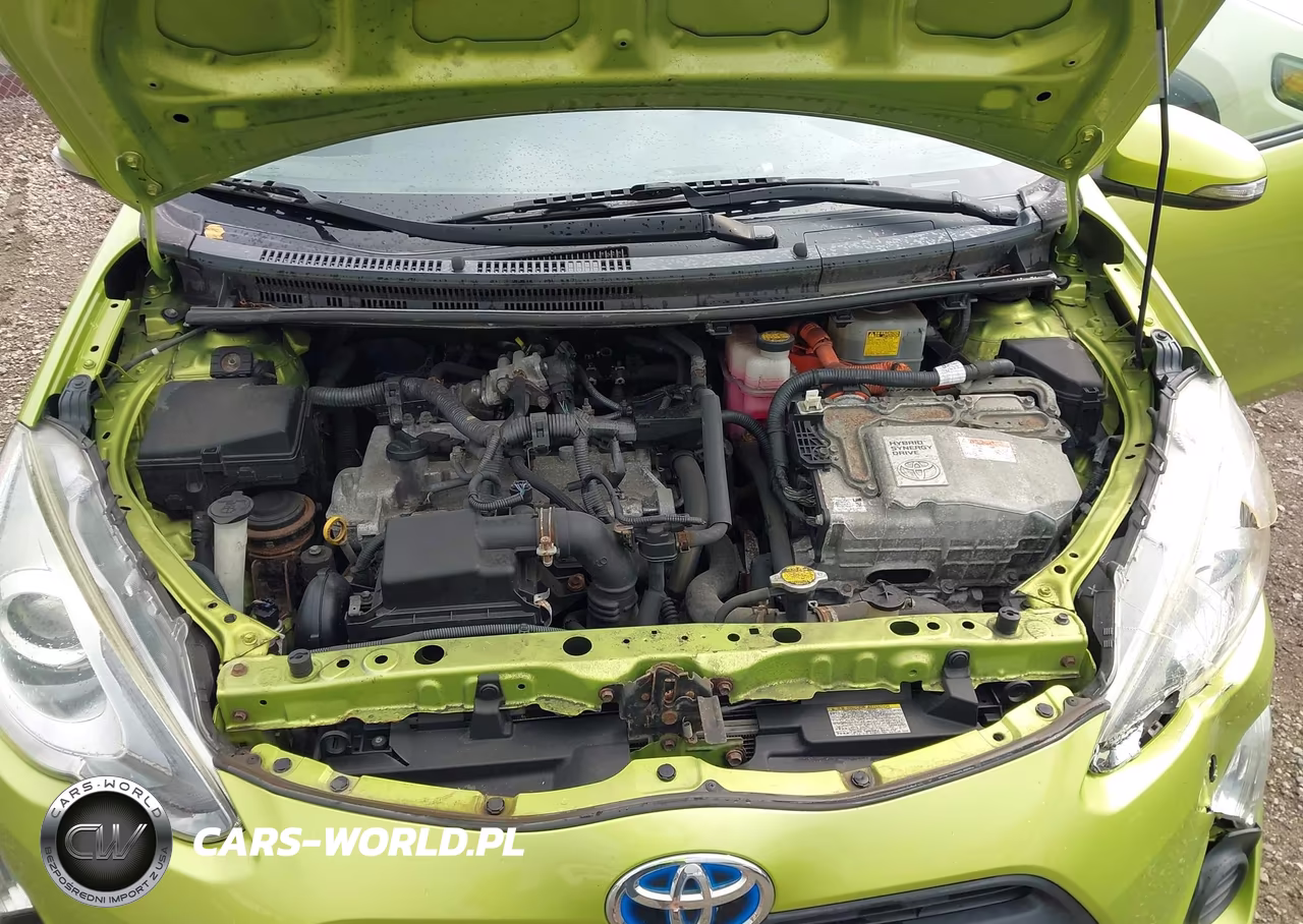 2015 Toyota Prius C One VIN:JTDKDTB33F1101784 - 10