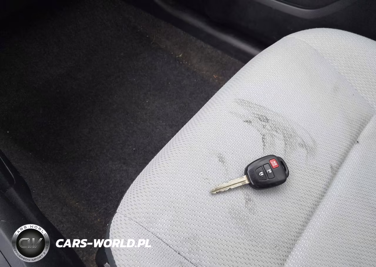 2015 Toyota Prius C One VIN:JTDKDTB33F1101784 - 11
