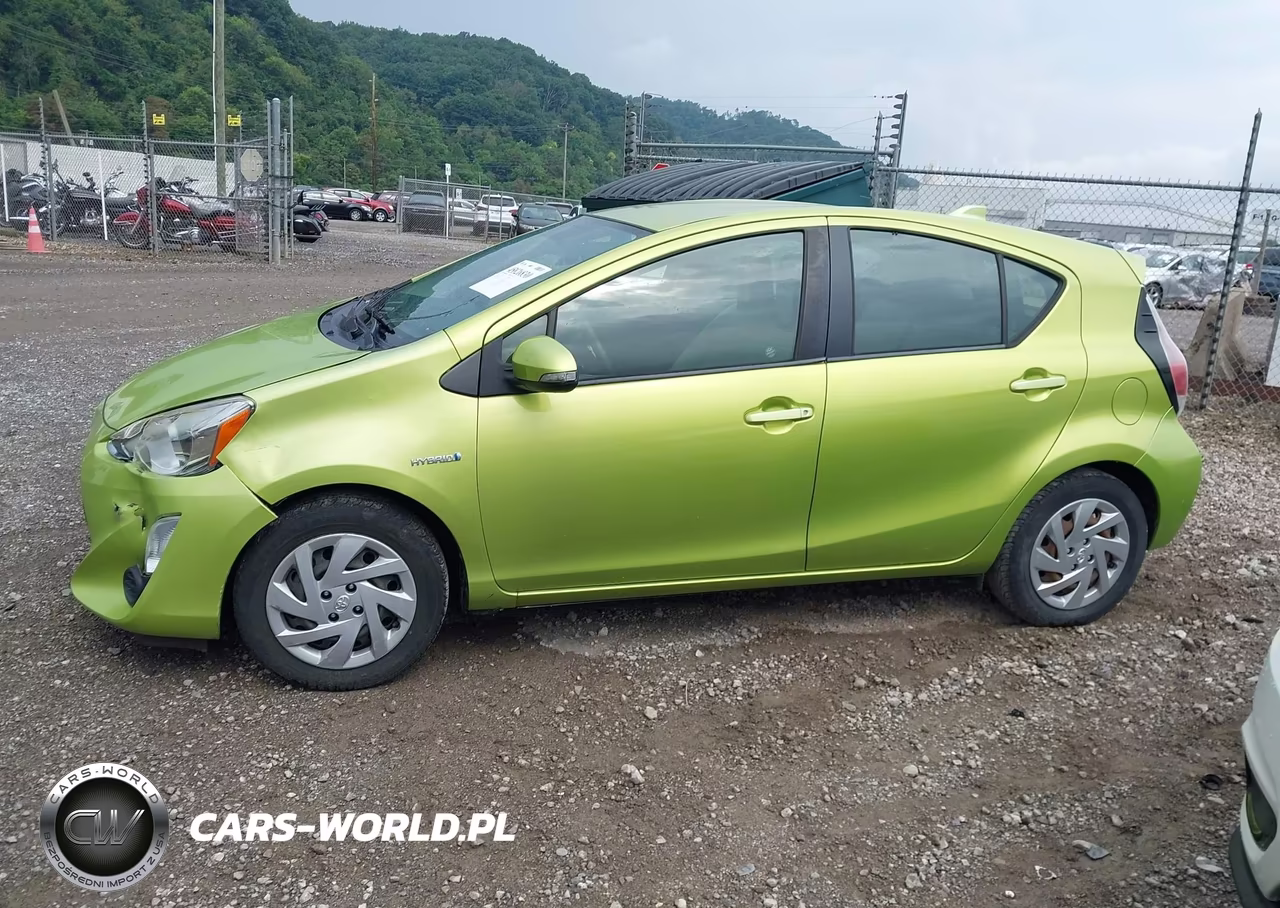 2015 Toyota Prius C One VIN:JTDKDTB33F1101784 - 14