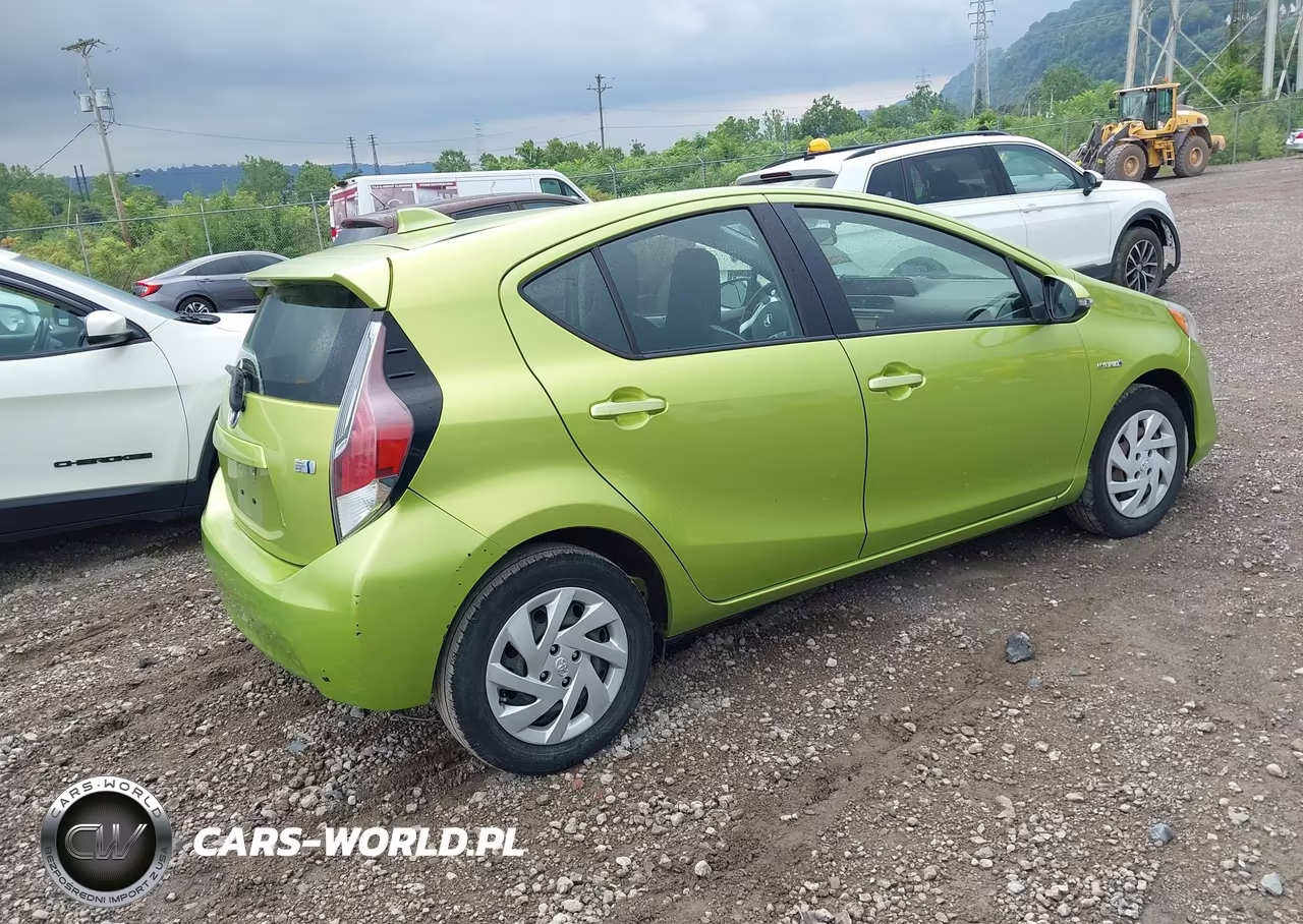 2015 Toyota Prius C One VIN:JTDKDTB33F1101784 - 4