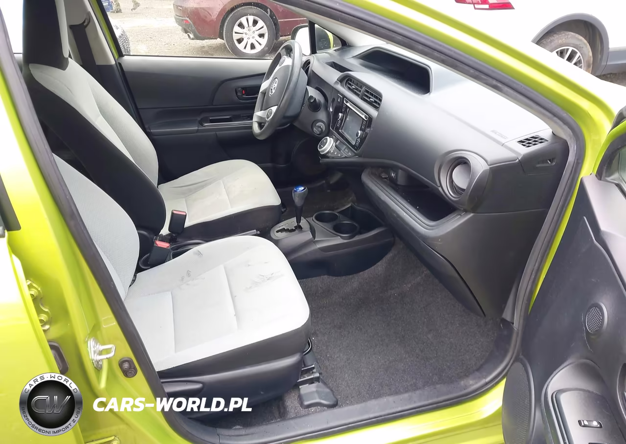2015 Toyota Prius C One VIN:JTDKDTB33F1101784 - 5