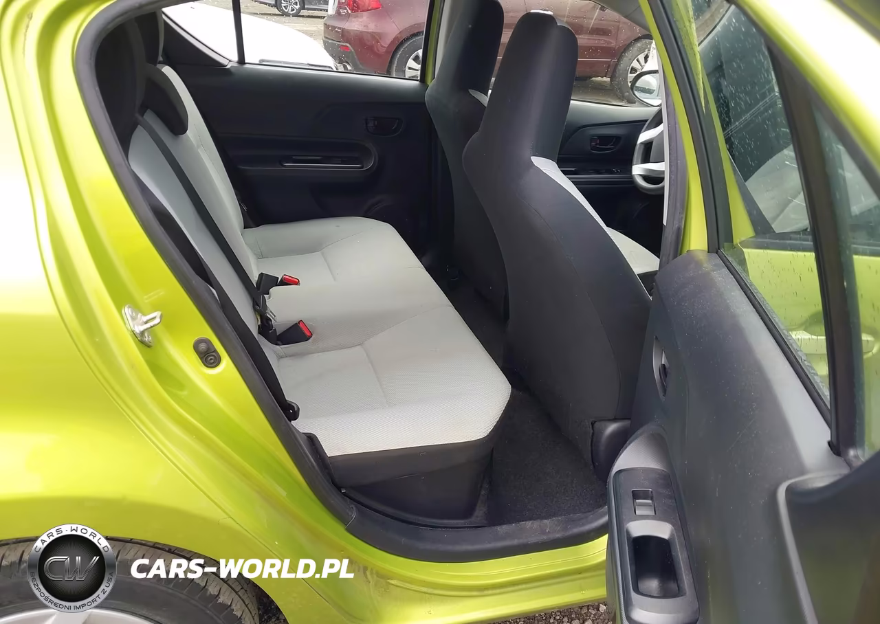 2015 Toyota Prius C One VIN:JTDKDTB33F1101784 - 8