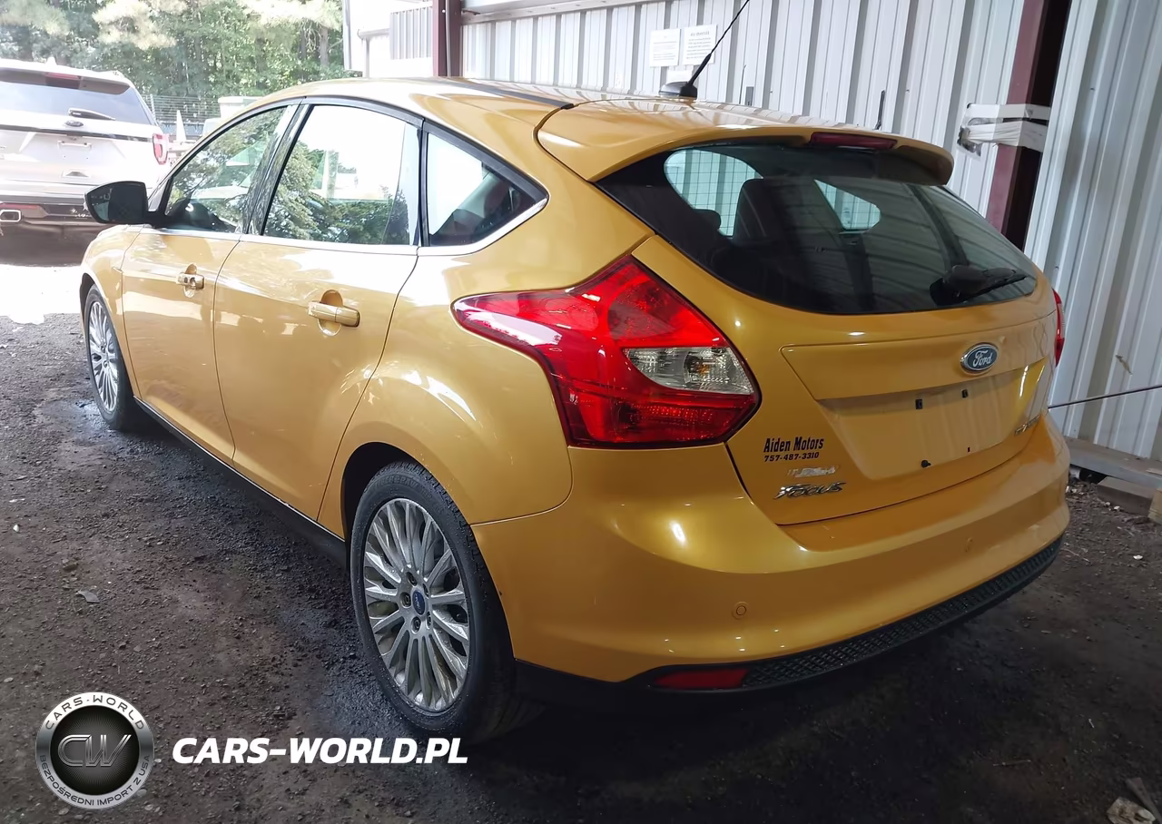 2012 Ford Focus Titanium VIN:1FAHP3N23CL111046 - 3