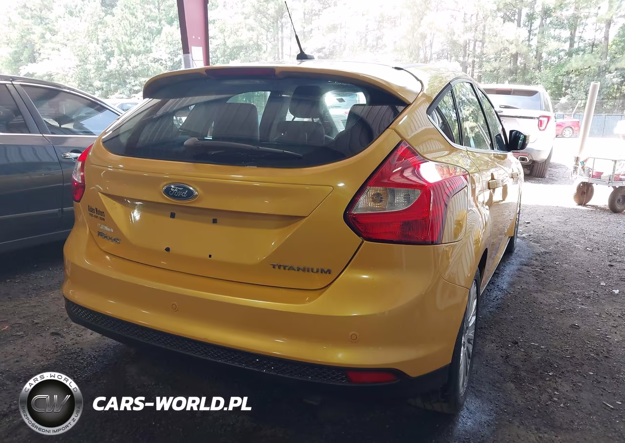 2012 Ford Focus Titanium VIN:1FAHP3N23CL111046 - 4