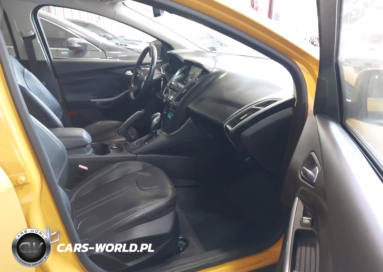 2012 Ford Focus Titanium VIN:1FAHP3N23CL111046 - 5