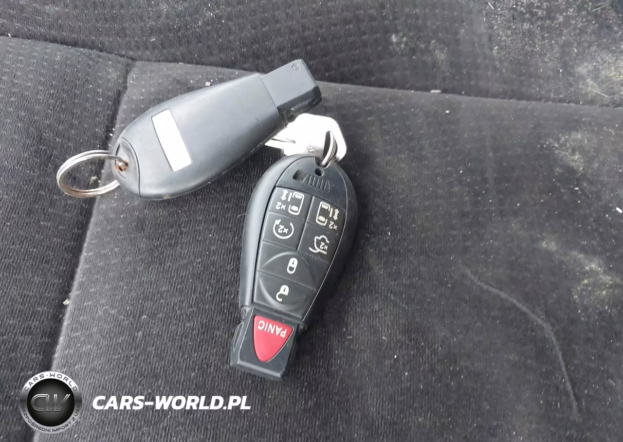 2015 Chrysler Town & Country Touring VIN:2C4RC1BG5FR514309 - 11