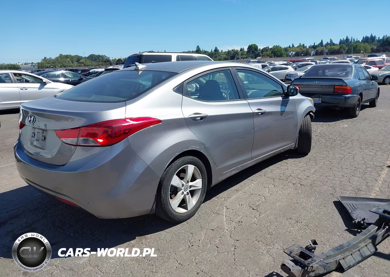 2013 Hyundai Elantra Gls VIN:KMHDH4AE2DU673362 - 4