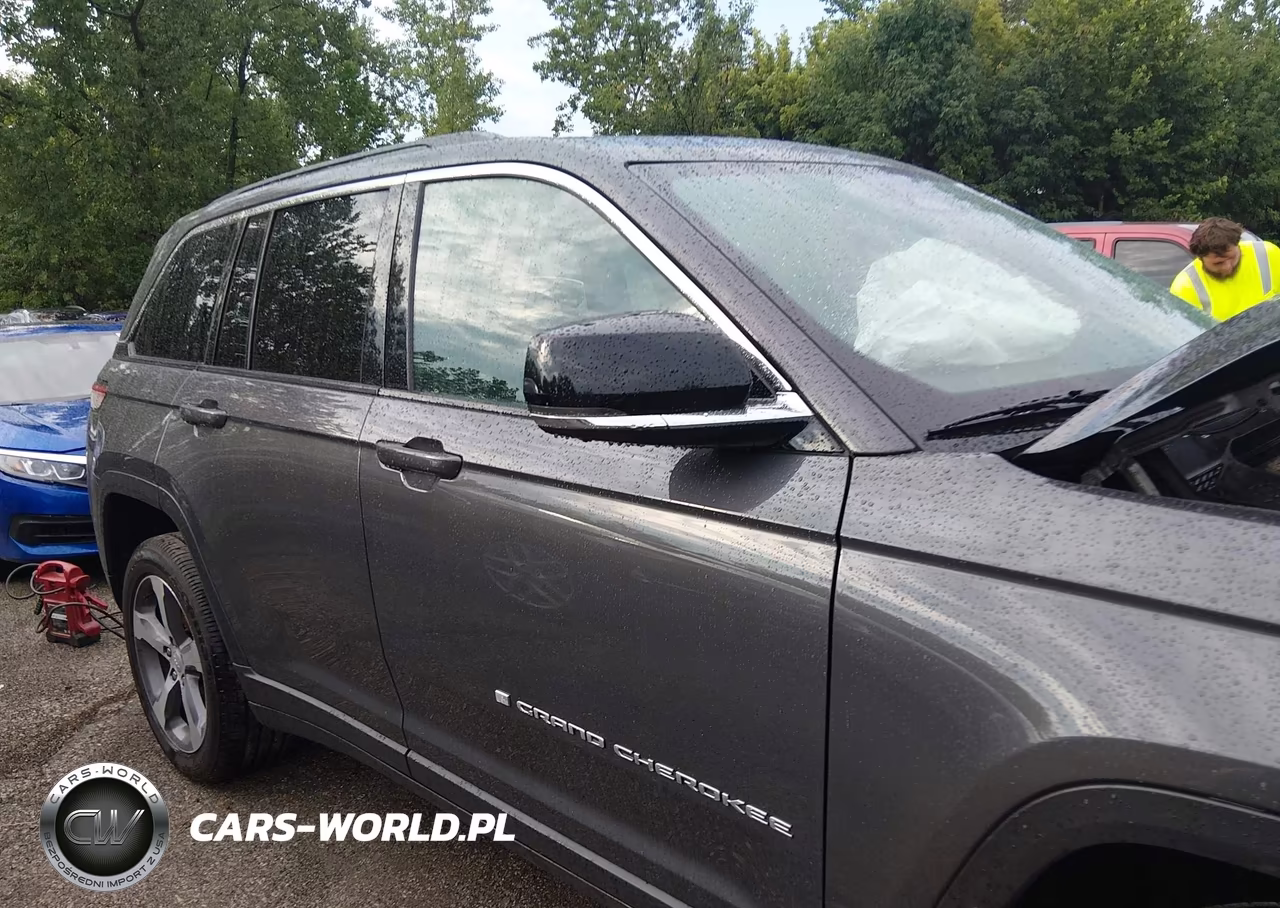 2025 Jeep Grand Cherokee Limited 4X4 VIN:1C4RJHBG9SC311926 - 13