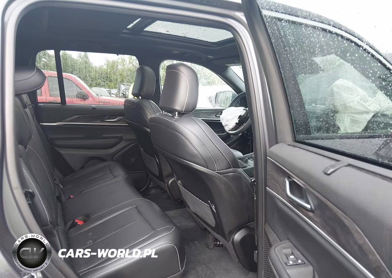 2025 Jeep Grand Cherokee Limited 4X4 VIN:1C4RJHBG9SC311926 - 8