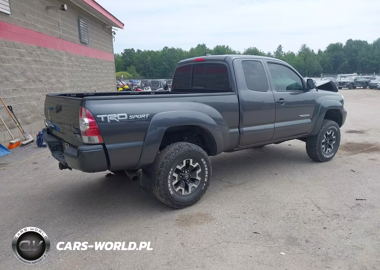 2015 Toyota Tacoma Base V6 VIN:5TFUU4EN8FX146549 - 4