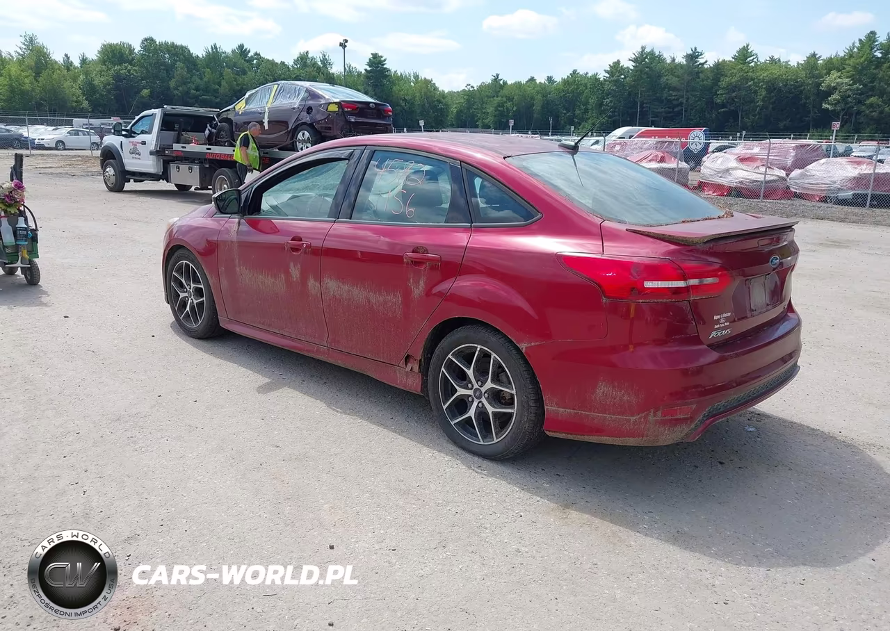 2015 Ford Focus Se VIN:1FADP3F28FL321143 - 3