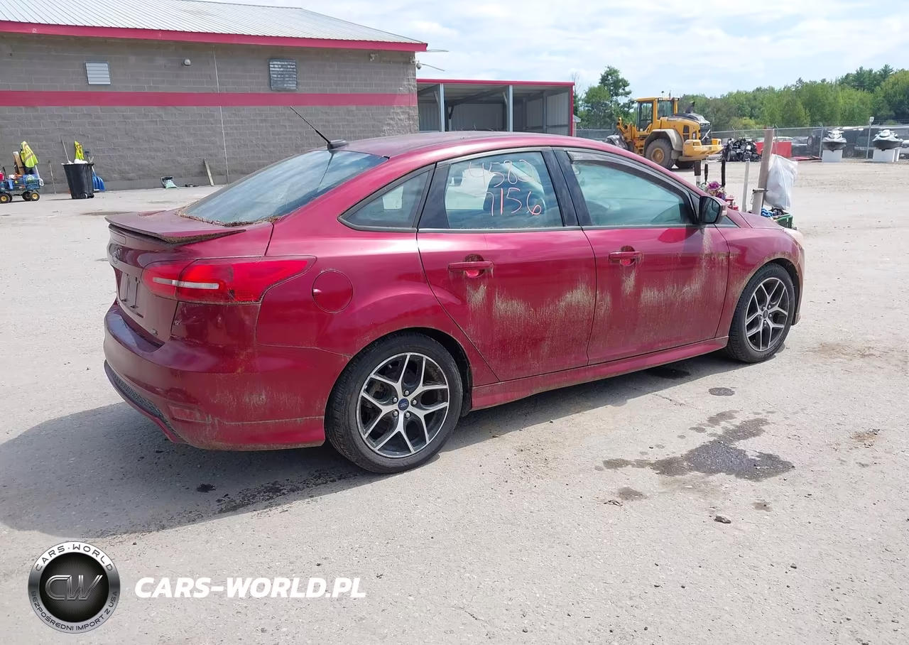 2015 Ford Focus Se VIN:1FADP3F28FL321143 - 4