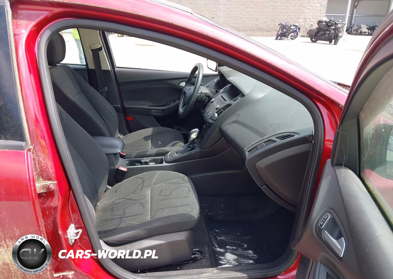 2015 Ford Focus Se VIN:1FADP3F28FL321143 - 5