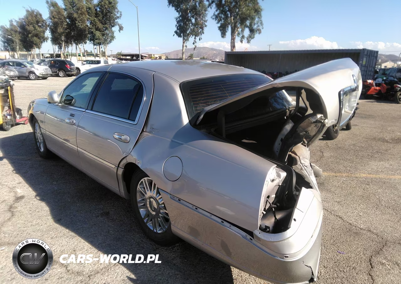 2006 Lincoln Town Car Signature Limited VIN:1LNHM82W76Y619191 - 3