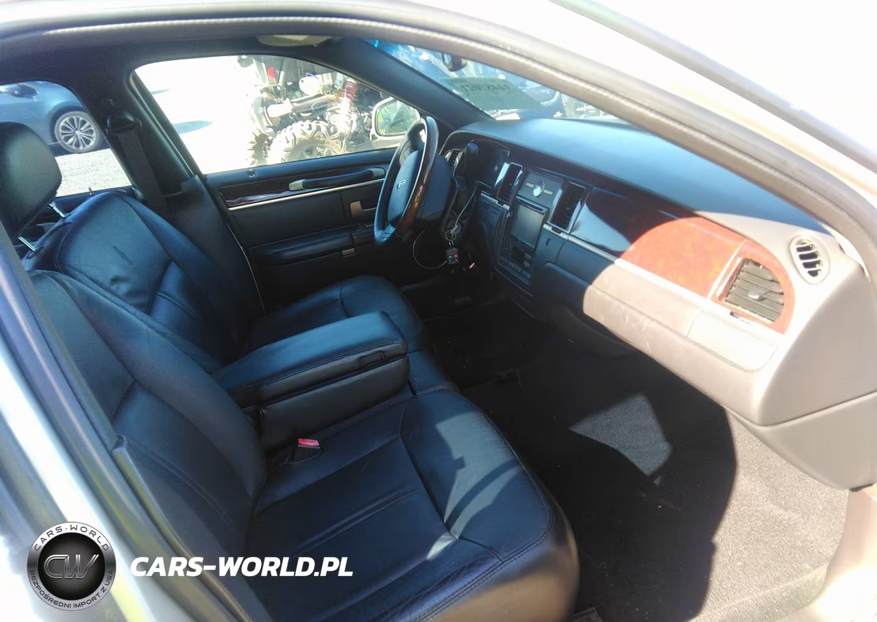 2006 Lincoln Town Car Signature Limited VIN:1LNHM82W76Y619191 - 5