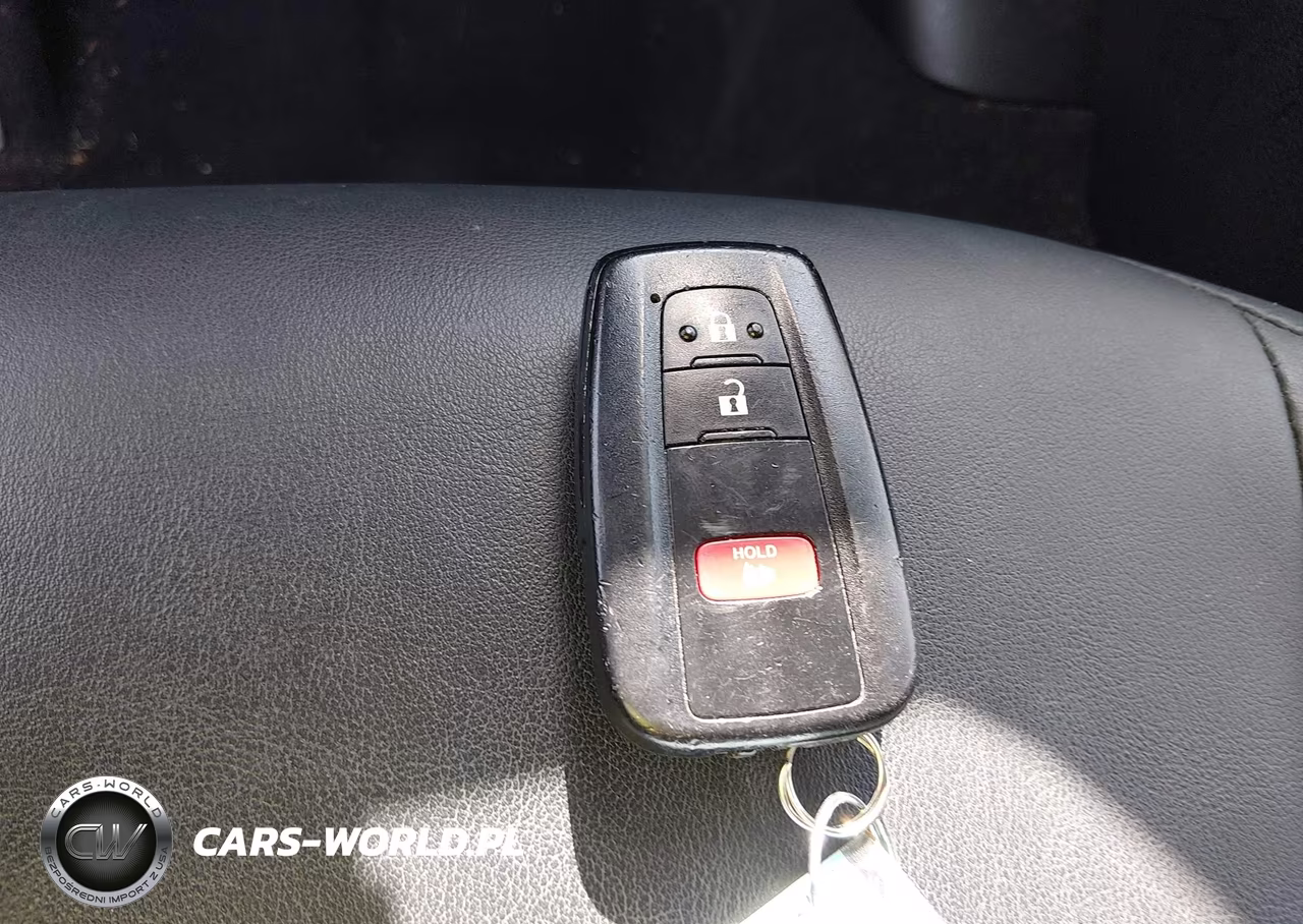 2017 Toyota Prius Three Touring VIN:JTDKARFU3H3045898 - 11