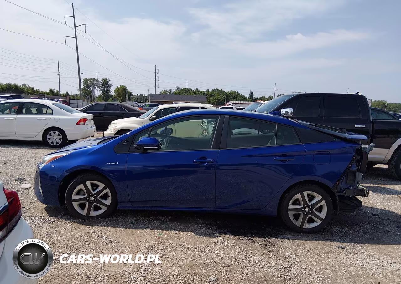 2017 Toyota Prius Three Touring VIN:JTDKARFU3H3045898 - 14