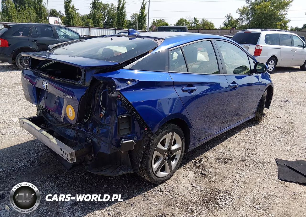 2017 Toyota Prius Three Touring VIN:JTDKARFU3H3045898 - 4