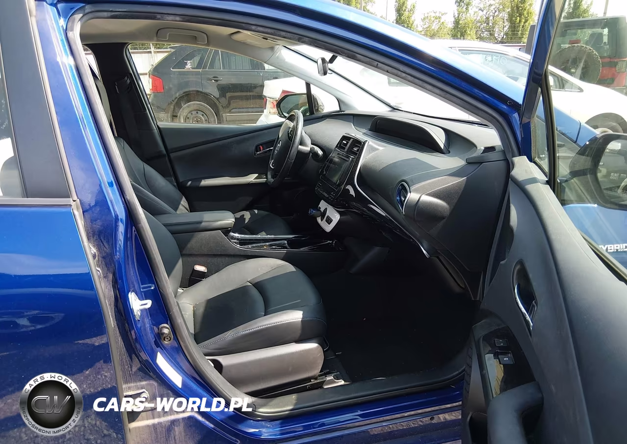 2017 Toyota Prius Three Touring VIN:JTDKARFU3H3045898 - 5