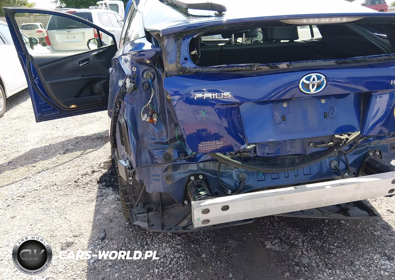 2017 Toyota Prius Three Touring VIN:JTDKARFU3H3045898 - 6