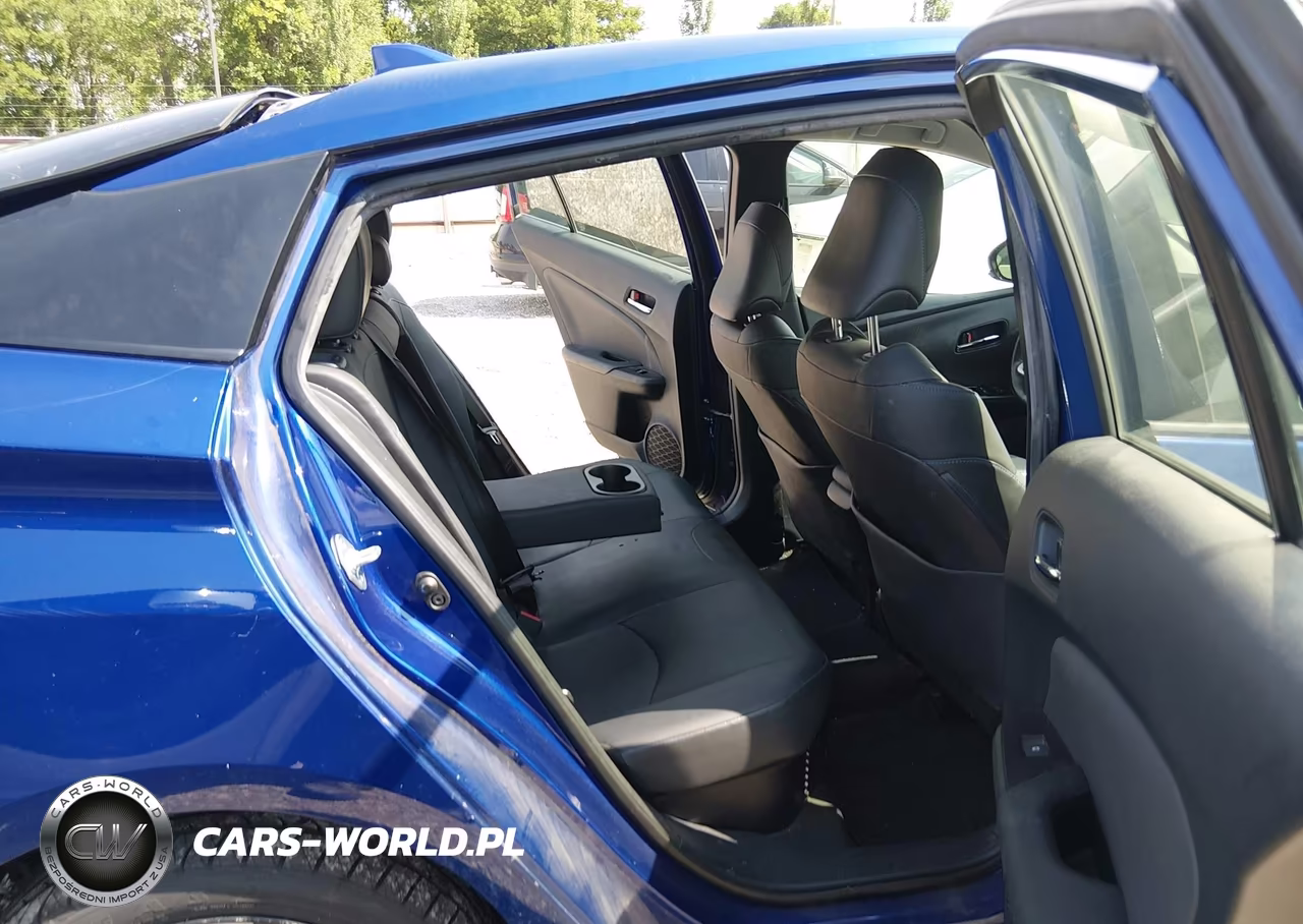2017 Toyota Prius Three Touring VIN:JTDKARFU3H3045898 - 8
