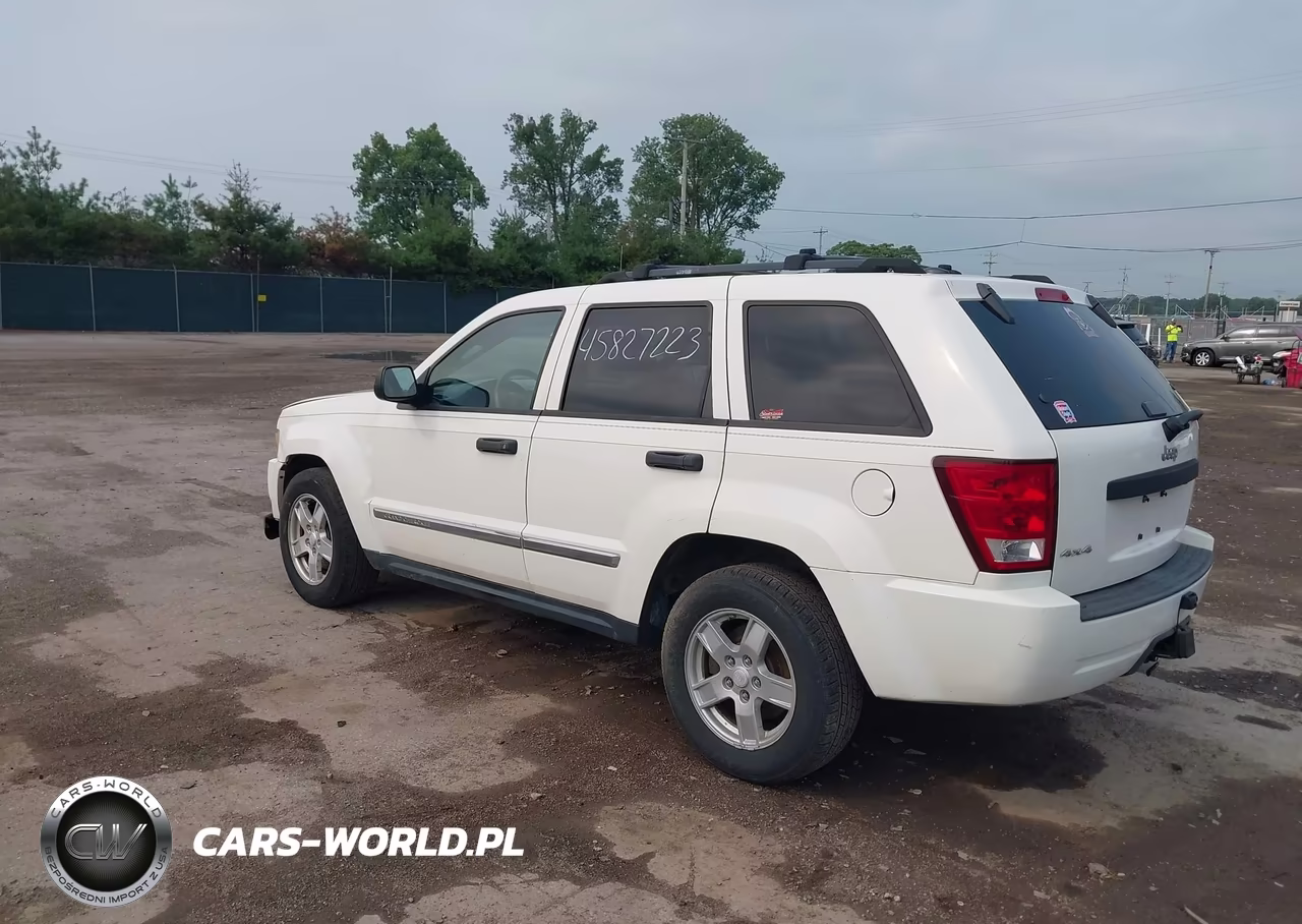 2005 Jeep Grand Cherokee Laredo VIN:1J8GR48K85C596930 - 3