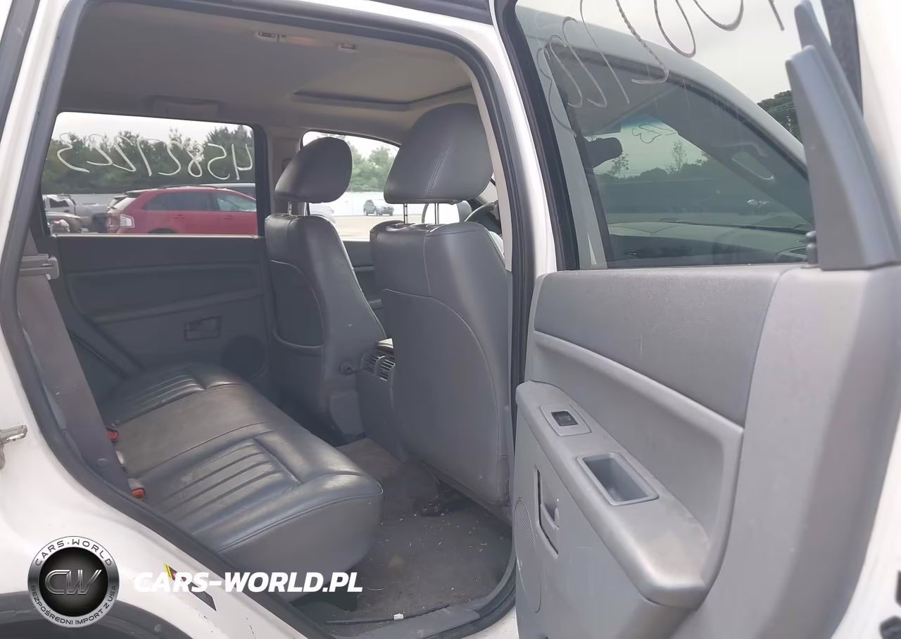 2005 Jeep Grand Cherokee Laredo VIN:1J8GR48K85C596930 - 8