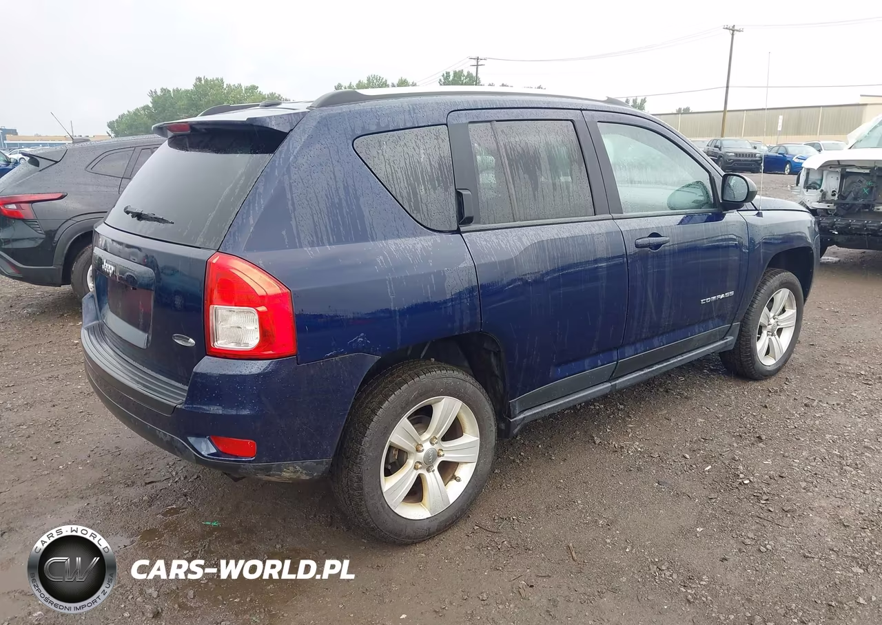 2012 Jeep Compass Latitude VIN:1C4NJDEB9CD588191 - 4